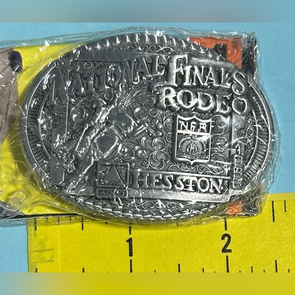 1998 Hesston NFR Rodeo Youth or Women’s miniature Western Belt Buckle-F. Fellows - Picture 2 of 3